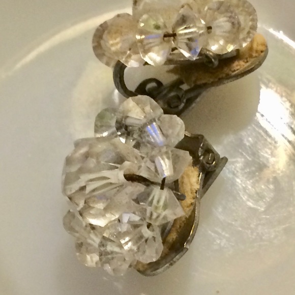 Gorgeous 1950s Vintage Earrings - Picture 2 of 6